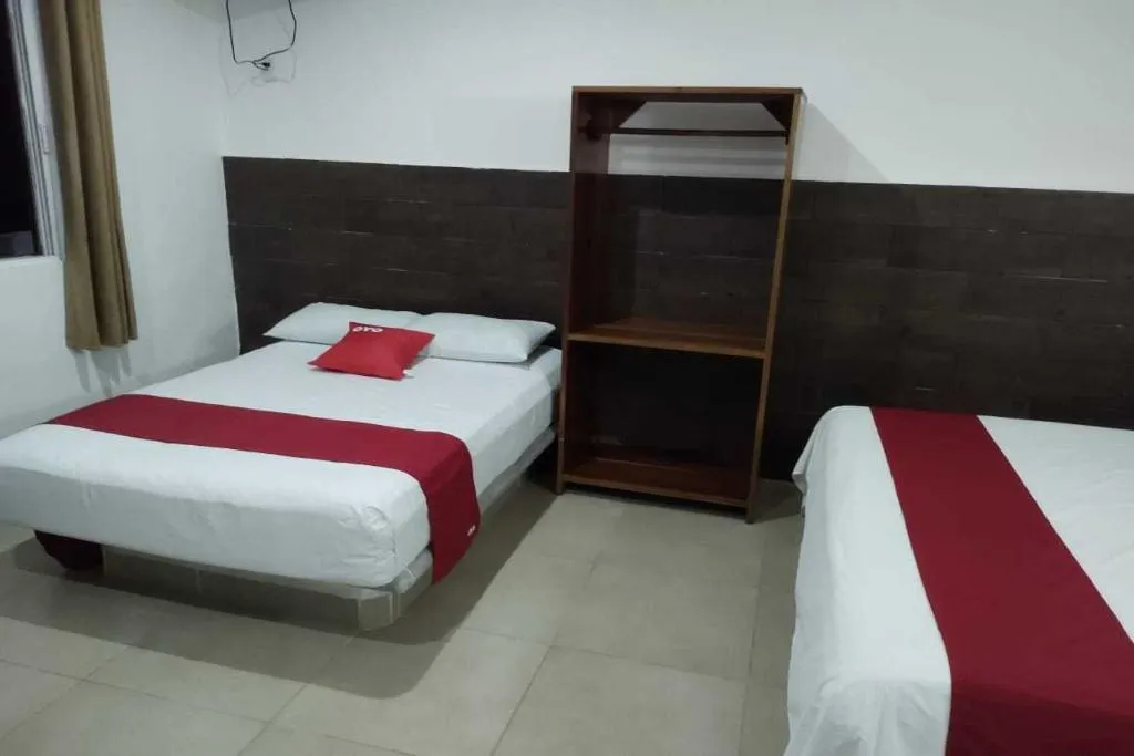 FAMILY ROOM THREE BEDS Room, OYO Hotel Palma Real, Cancun Area