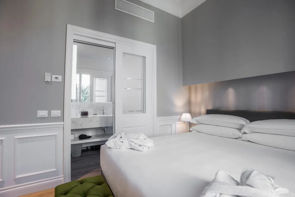 JUNIOR SUITE WITH VIEWS Room, Palazzo Castri 1874 Spa & Garden, Florence