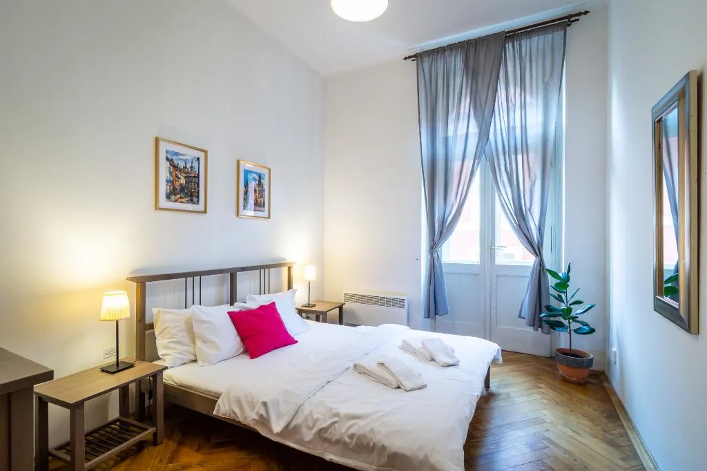 APARTMENT WITH BALCONY Room, Royal Road Residence, Prague
