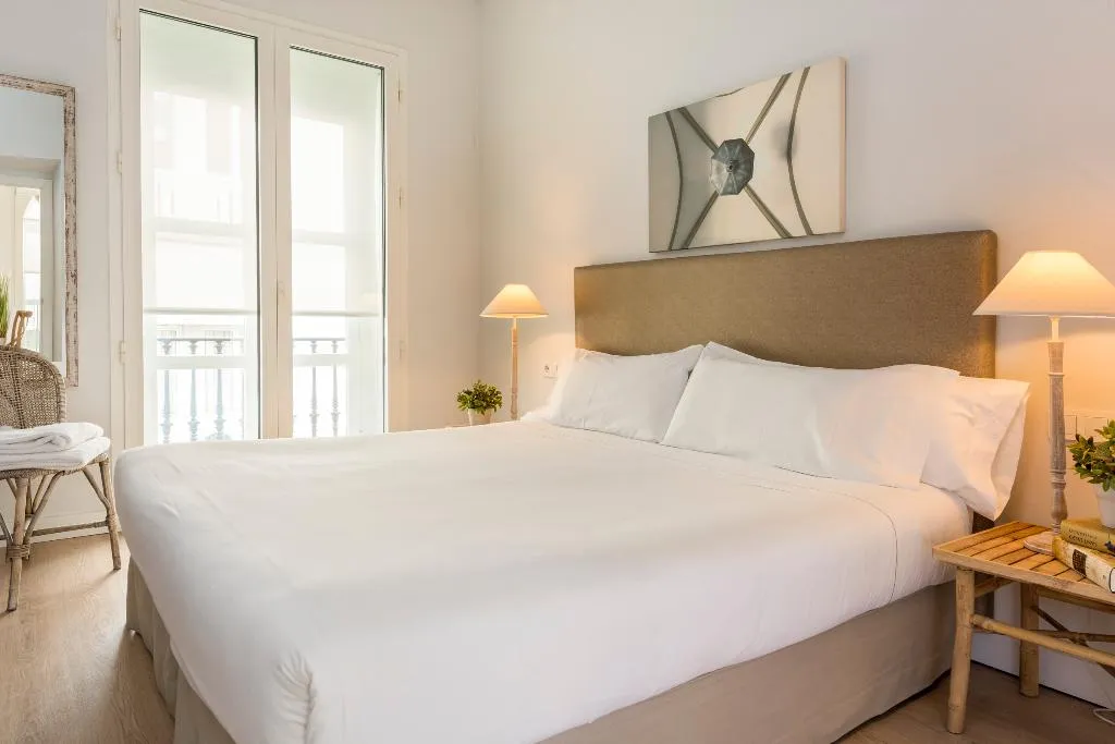 APARTMENT CAPACITY 6 TWO BEDROOMS Room, Suites Sevilla Plaza, Seville