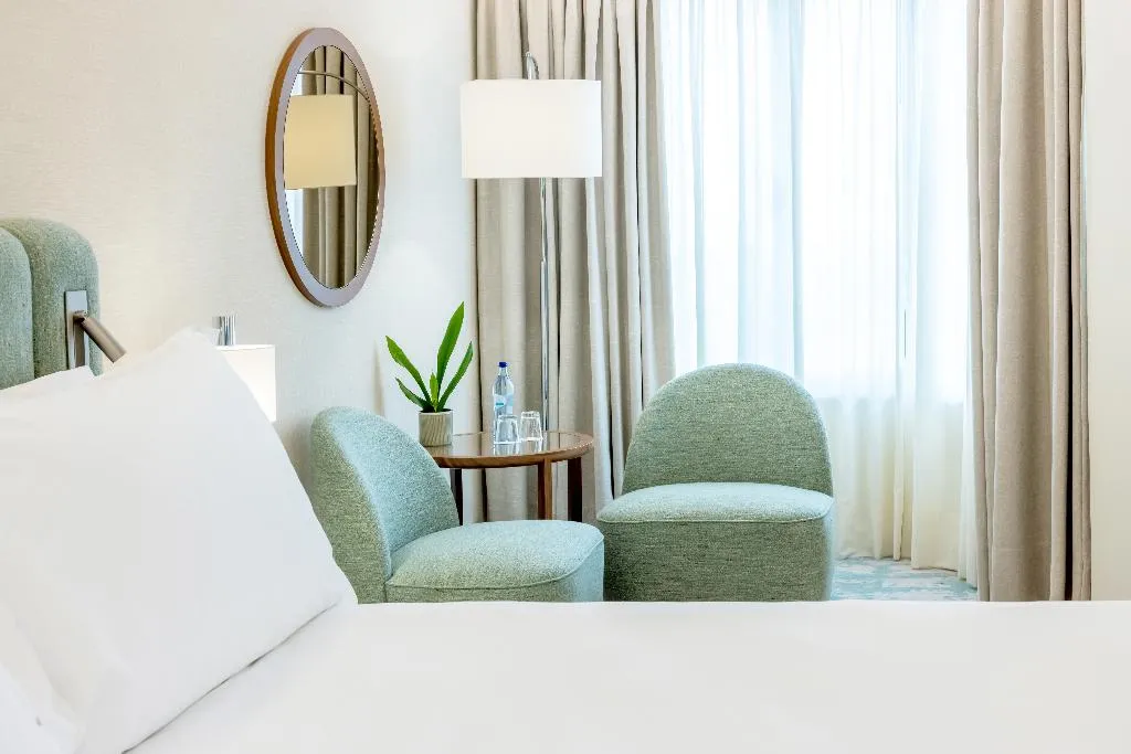 JUNIOR SUITE QUEEN SIZE BED Room, Crowne Plaza Porto, Porto