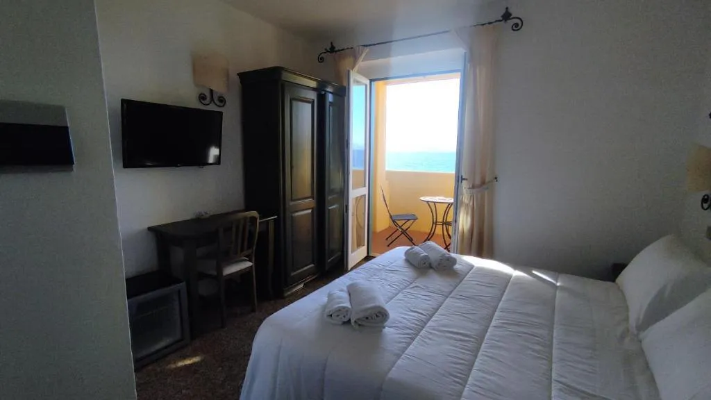 DOUBLE CLASSIC SEA VIEW Room, Castello, Olbia