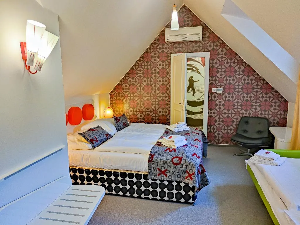 DOUBLE SUPERIOR Room, LH Vintage Design Hotel Sax, Prague