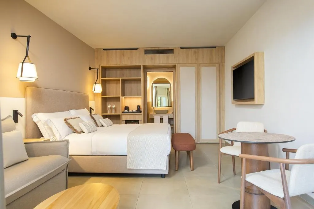 DOUBLE SUPERIOR Room, Mangia’s Sardinia Resort, Olbia