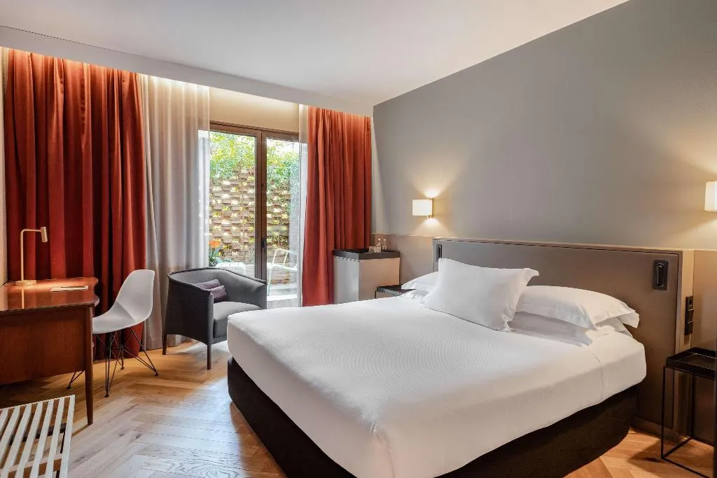 DOUBLE DELUXE KING BED Room, Alexandra Barcelona, Curio Collection by Hilton, Barcelona