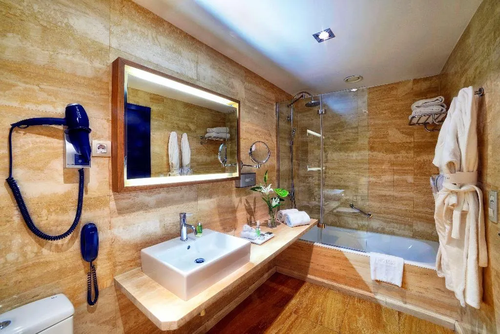 Room, NH Collection Madrid Palacio de Tepa, Madrid
