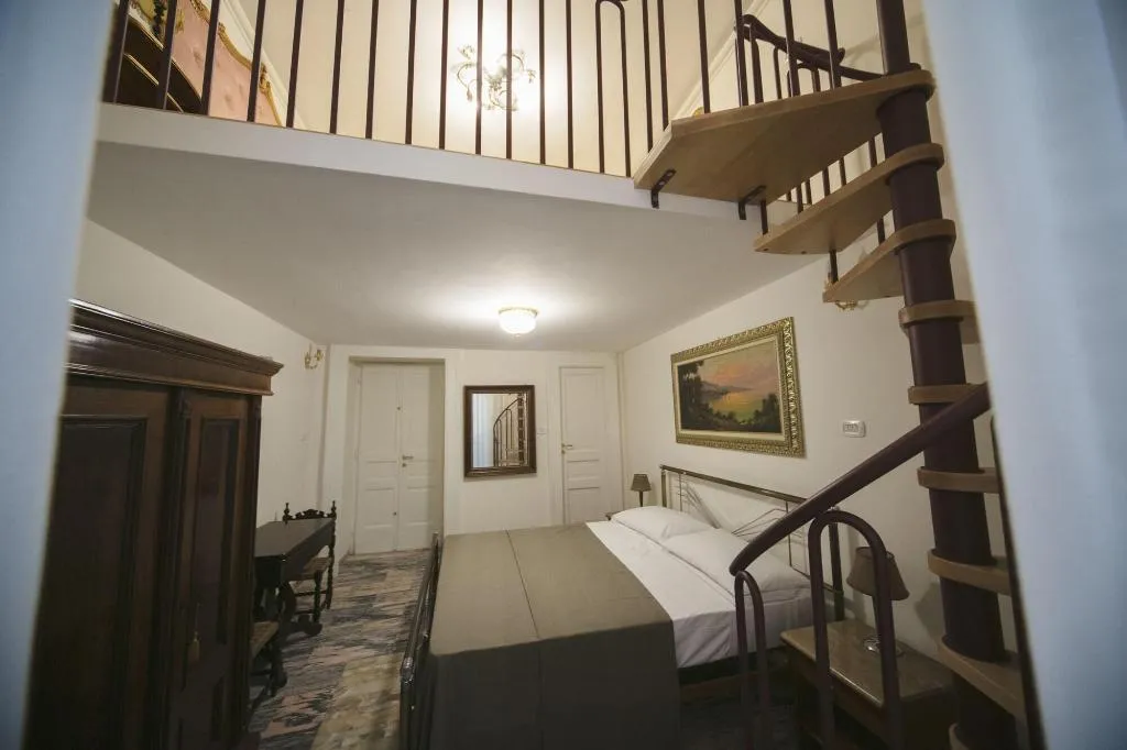 Room, Area Angioina Suites, Naples