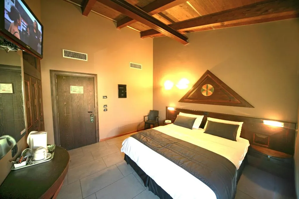 Room, La Paül, Milan