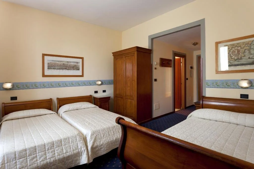 QUADRUPLE STANDARD Room, iH Hotels Firenze Select, Florence