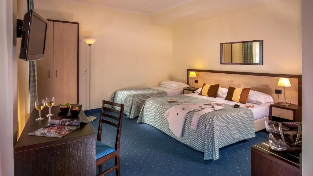 TRIPLE STANDARD Room, Resort La Rocchetta, Rome