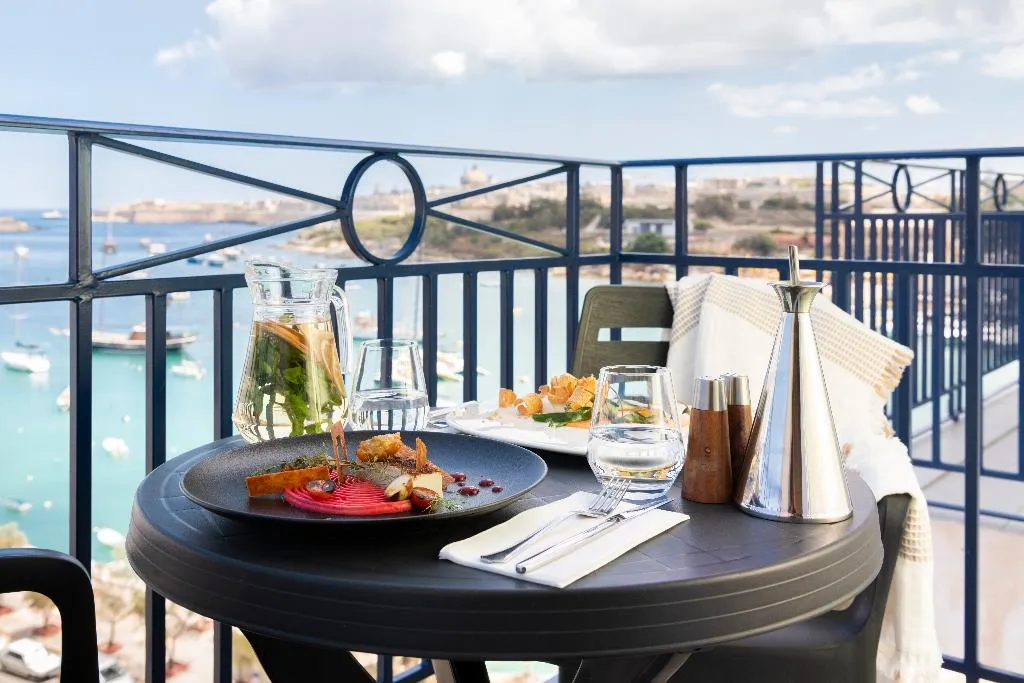 Double or Twin SIDE SEA VIEW Room, The Waterfront Hotel, Malta