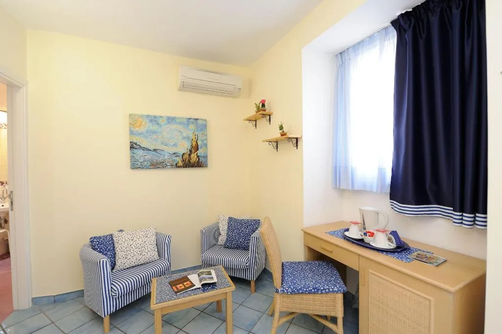 Room, Sharon House, Naples