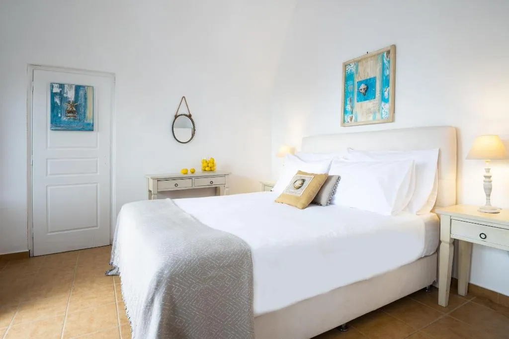 Room, Estate 1896, Santorini
