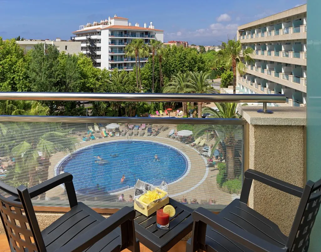 DOUBLE POOL VIEW Room, H10 Vintage Salou, Costa Dorada