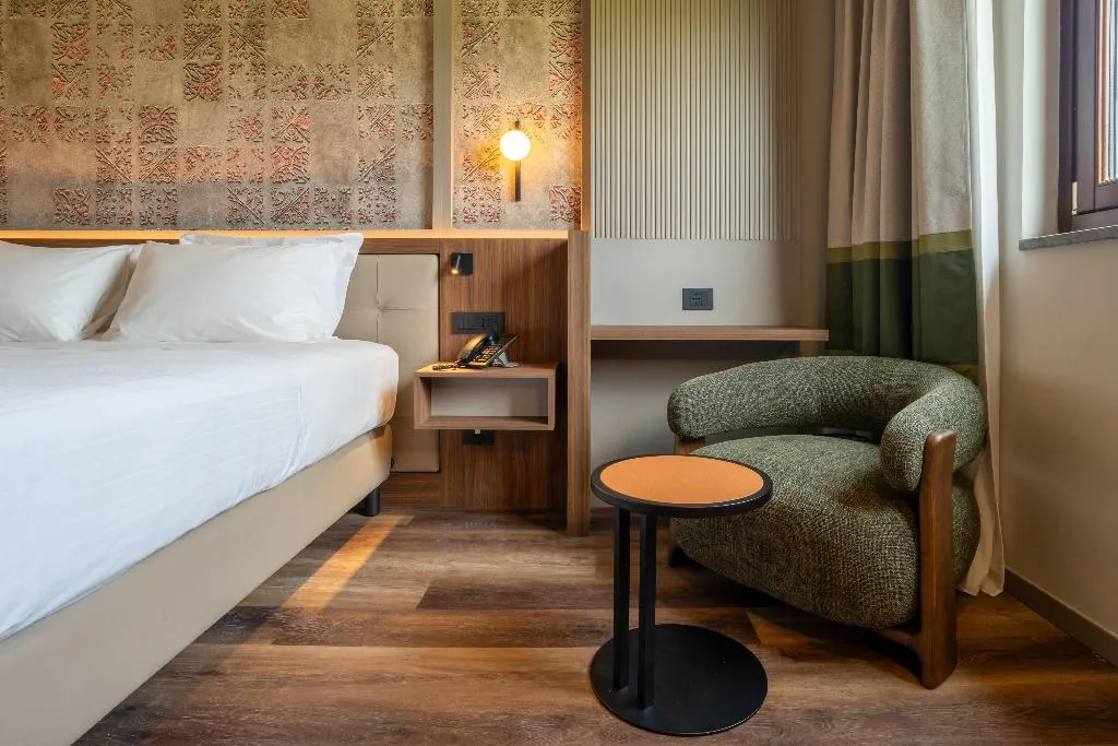 DOUBLE GUEST ROOM KING BED Room, Picciolo Etna Golf Resort & Spa, Curio Collection, Catania