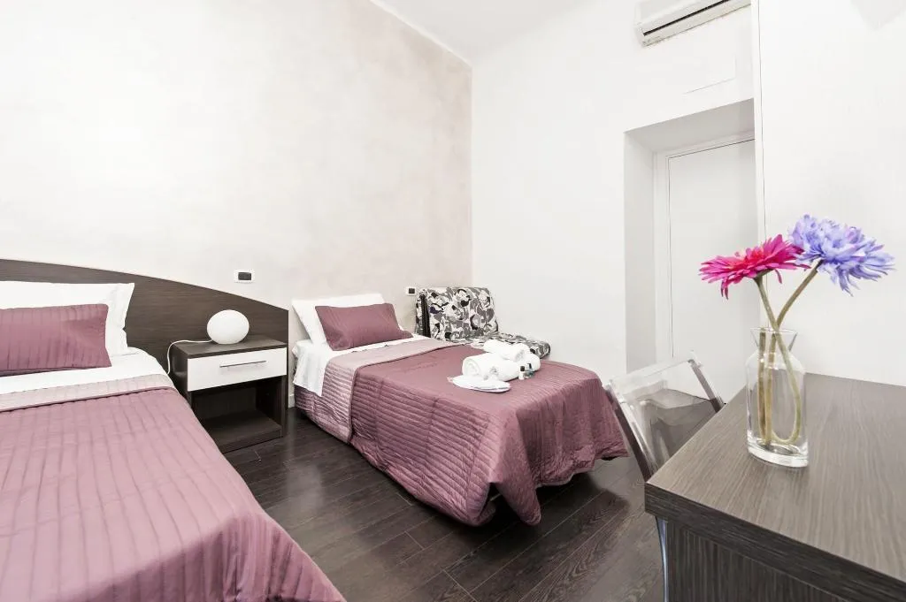 Room, Gate 40, Naples