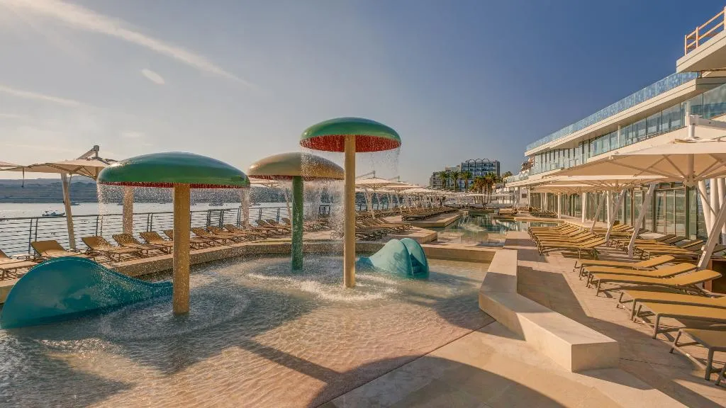 Pool, Ax Odycy, Malta