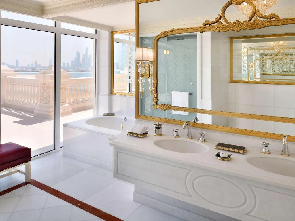 DOUBLE CLUB PREMIUM Room, Raffles The Palm Dubai, Dubai