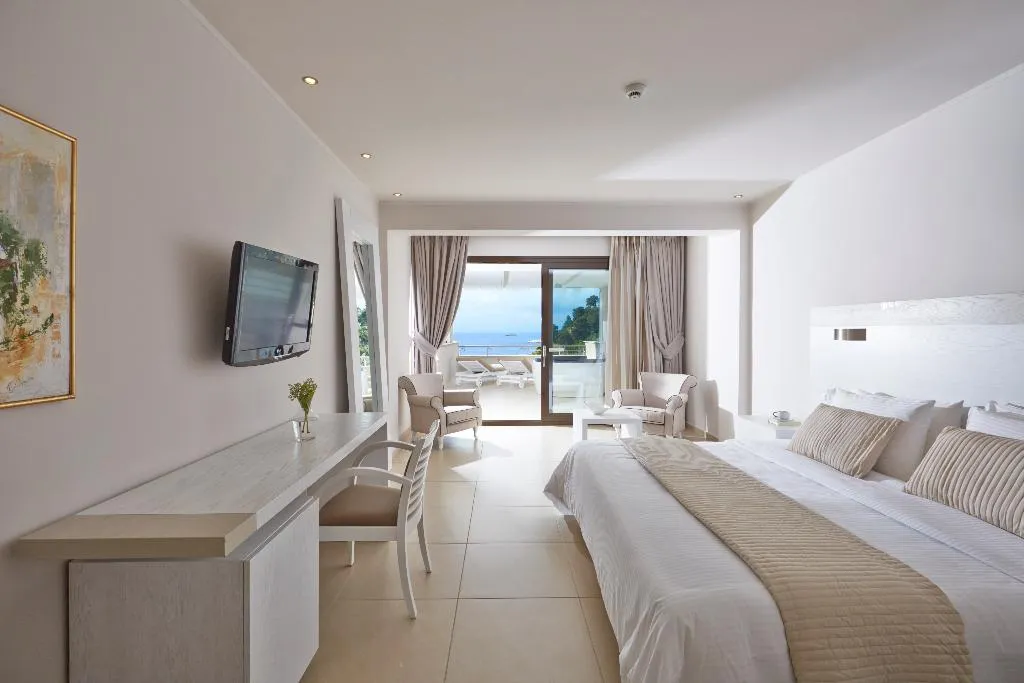 JUNIOR SUITE WITH JACUZZI Room, Kassandra Bay Resort, Suites & SPA, Skiathos