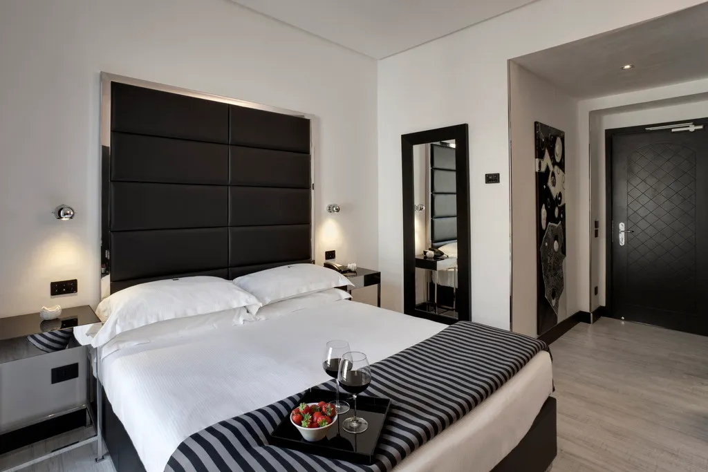 Room, Lhp Napoleon, Milan