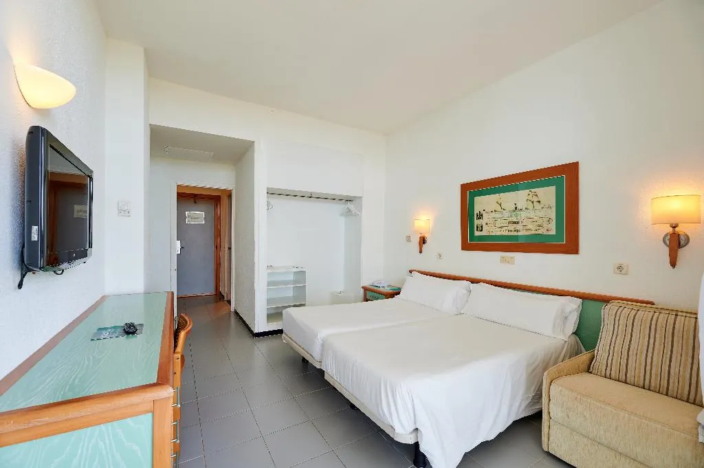 Double or Twin WITH BALCONY Room, AluaSun Cala Antena, Majorca