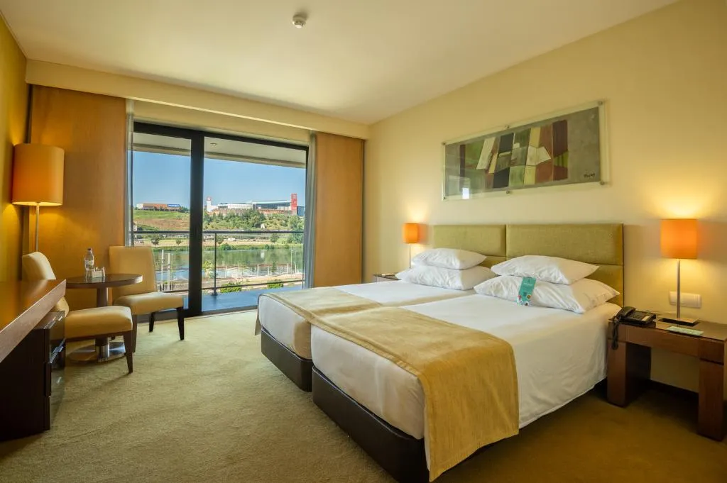 TWIN POOL VIEW Room, Vila Gale Coimbra, Madeira