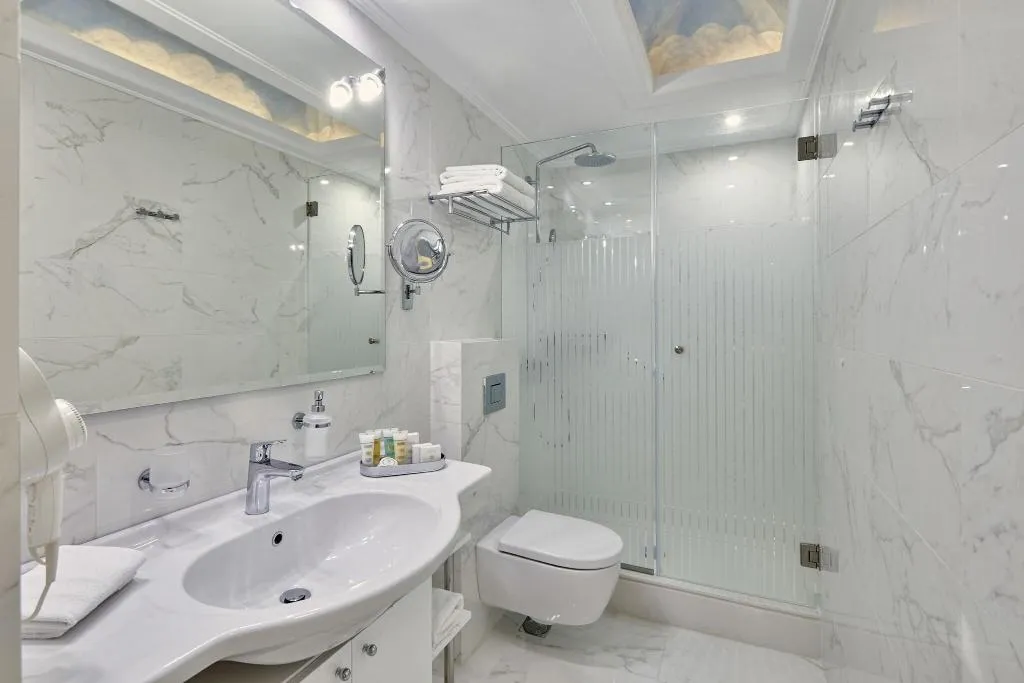 SUITE DELUXE QUEEN BED Room, Ava Hotel & Suites, Athens