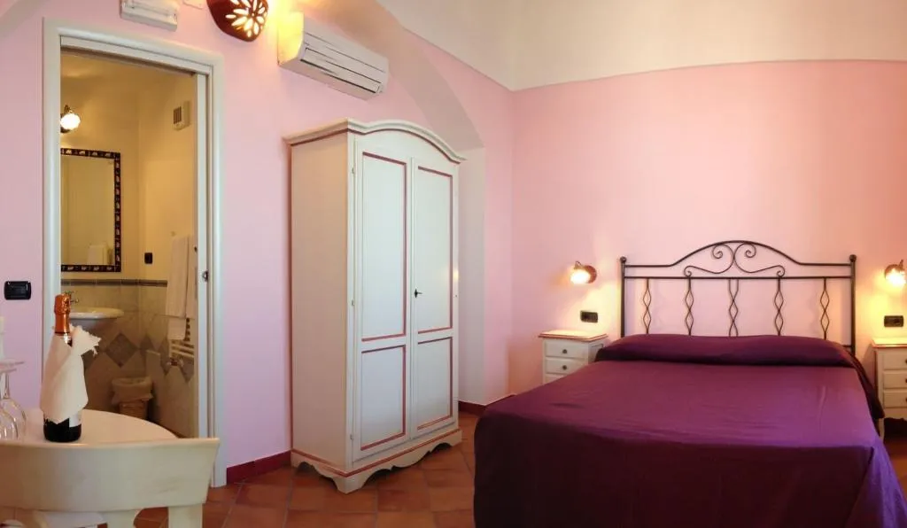 Room, Il Porticciolo di Amalfi, Naples