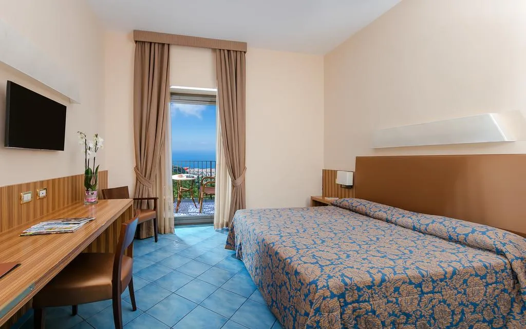 DOUBLE SEA VIEW Room, Grand Hotel Due Golfi, Naples