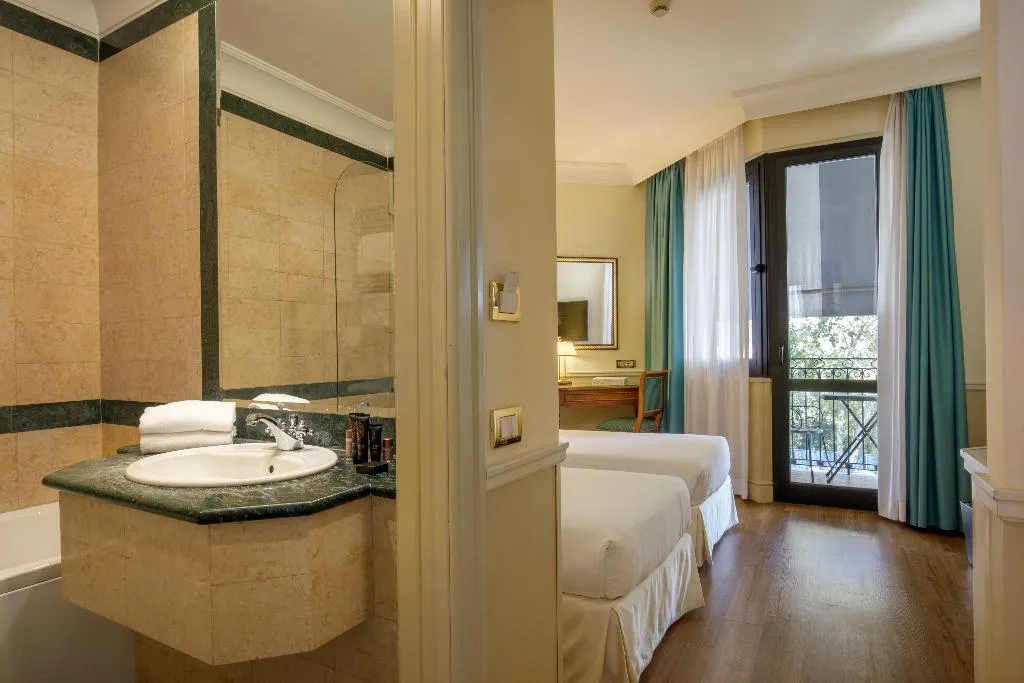 TWIN SUPERIOR Room, Donna Laura Palace, Rome