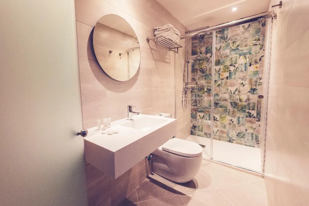 TRIPLE STANDARD Room, Marlasca, Madrid