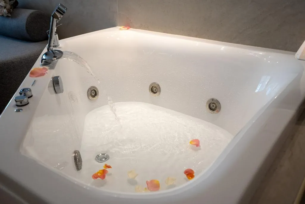SUITE WITH JACUZZI Room, Sea And The City, Halkidiki