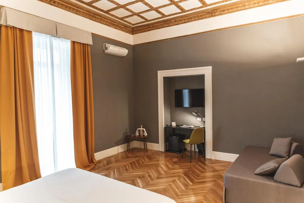 SUITE KING SIZE BED Room, Relais Della Porta, Naples