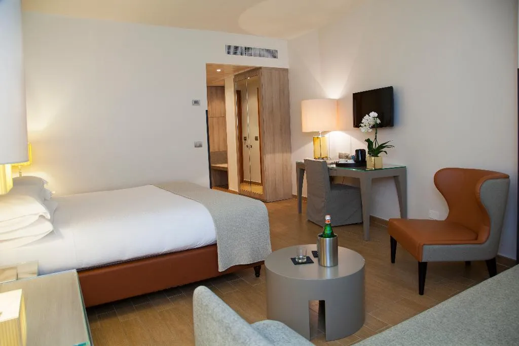 JUNIOR SUITE STANDARD Room, Starhotels Michelangelo Firenze, Florence