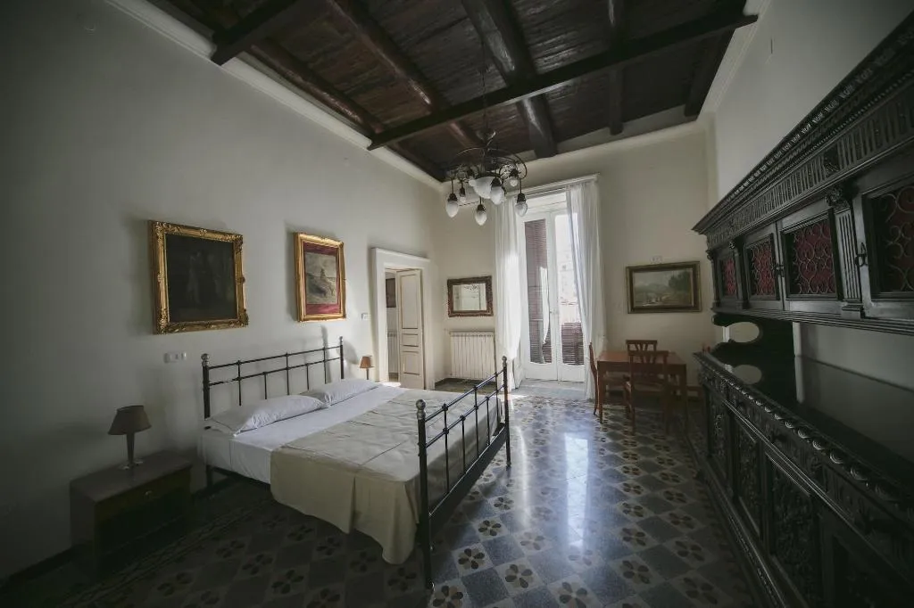 Room, Area Angioina Suites, Naples