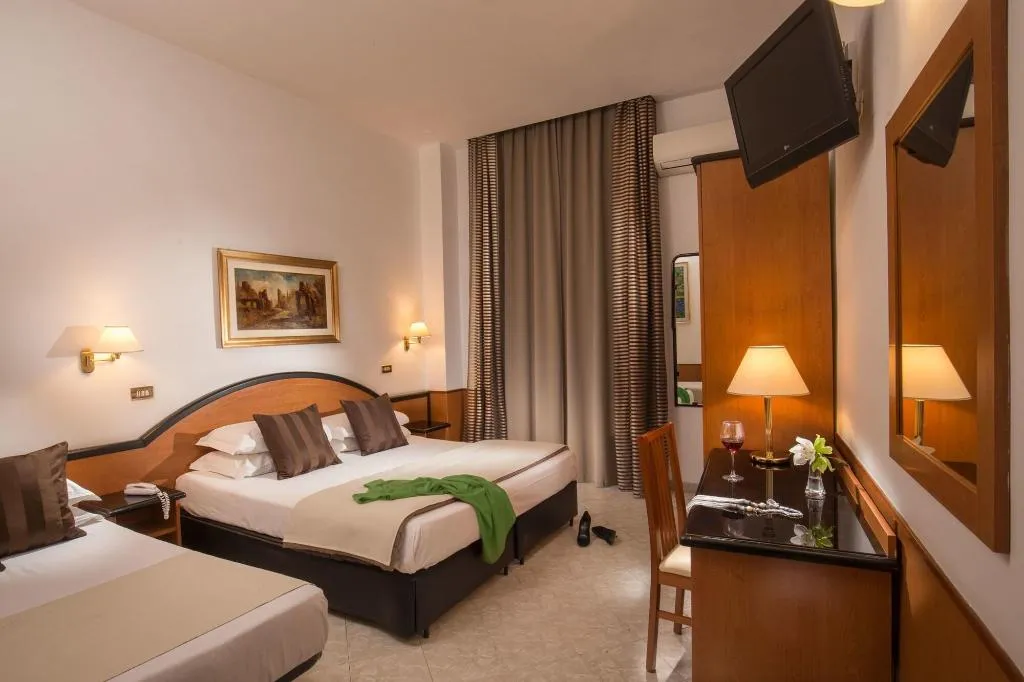 Room, Sonya, Rome