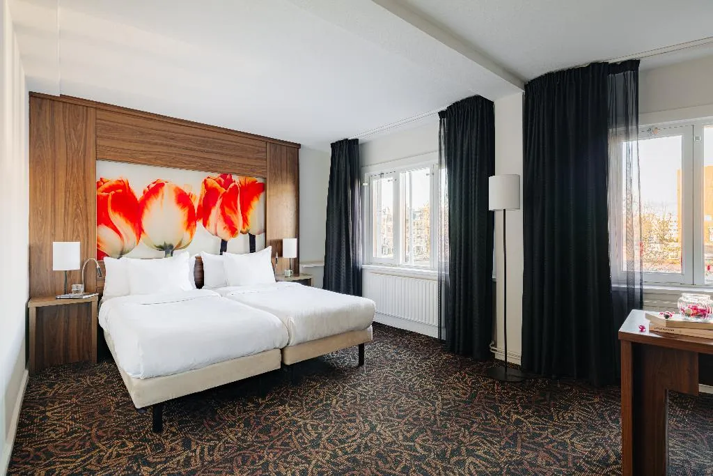 TWIN CANAL VIEW Room, Leonardo Eden Hotel Amsterdam City Center, Amsterdam