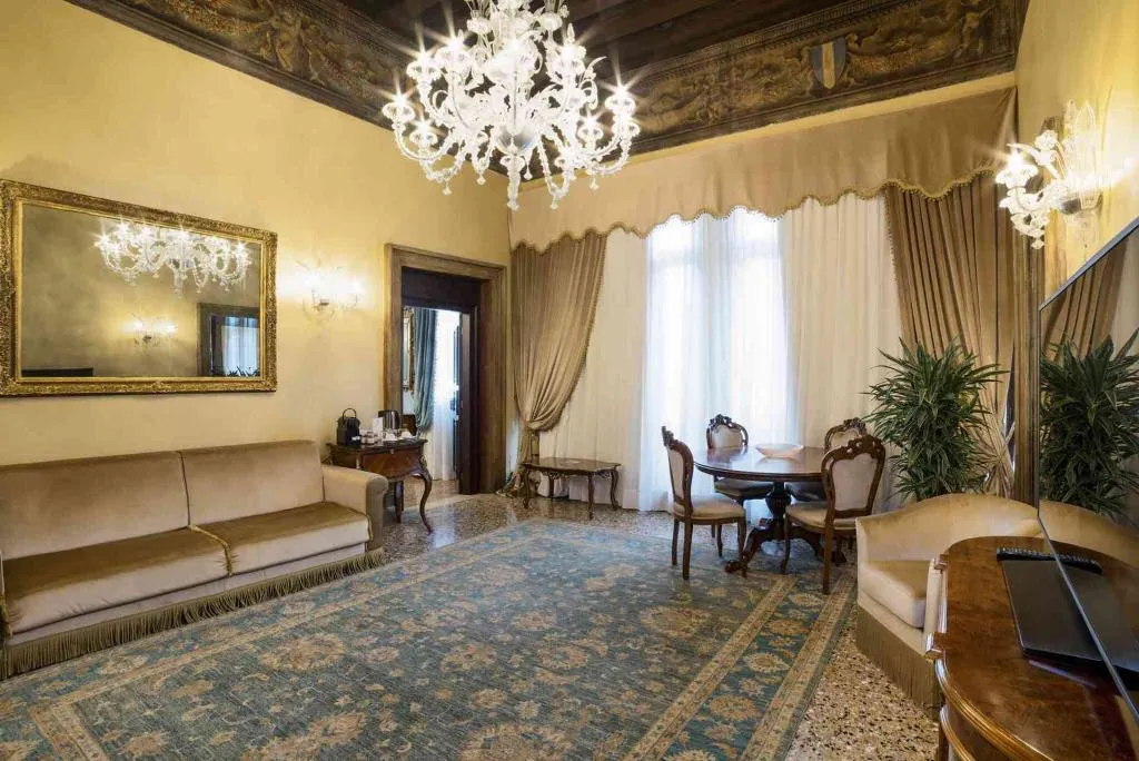 SUITE CANAL VIEW Room, Nani Mocenigo Palace, Venice