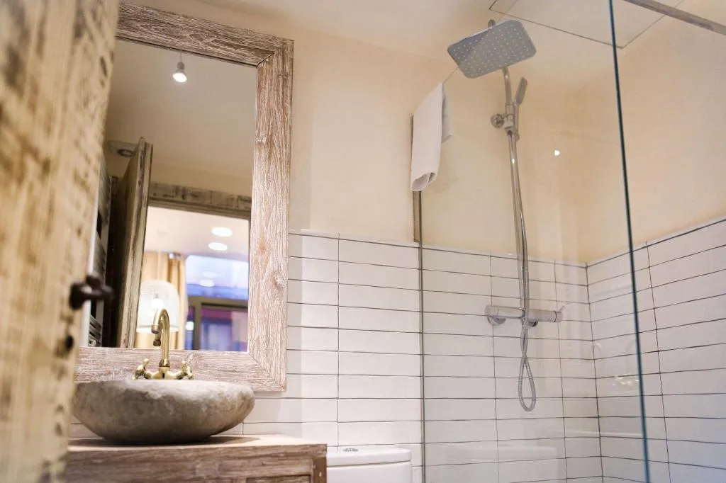 STUDIO STANDARD Room, La Bodega Suites, Barcelona