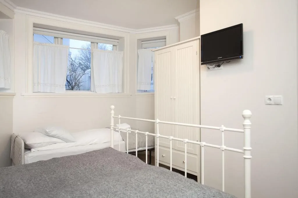Room, Hilda, Reykjavik