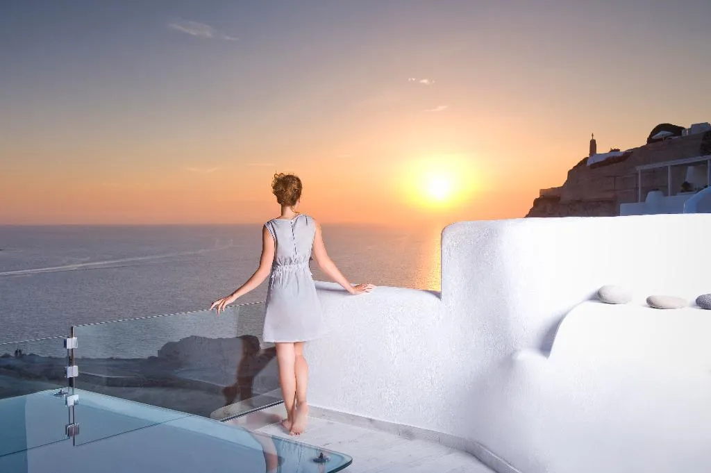 VILLA WITH PRIVATE POOL Room, Hyperion Oia Suites, Santorini