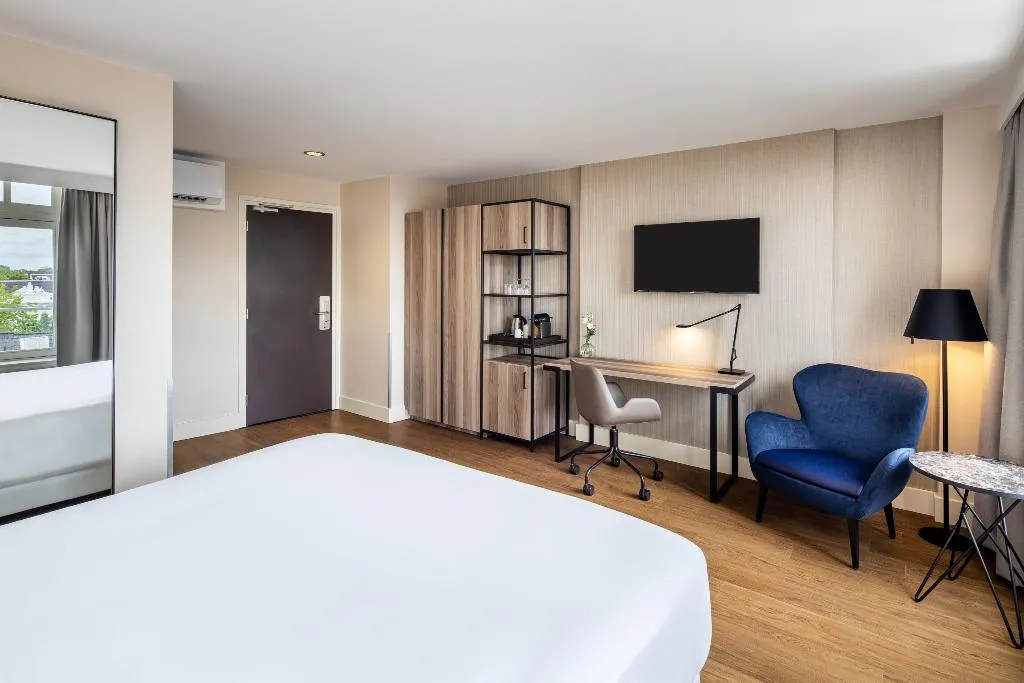 DOUBLE SUPERIOR Room, NH Amsterdam Schiller, Amsterdam