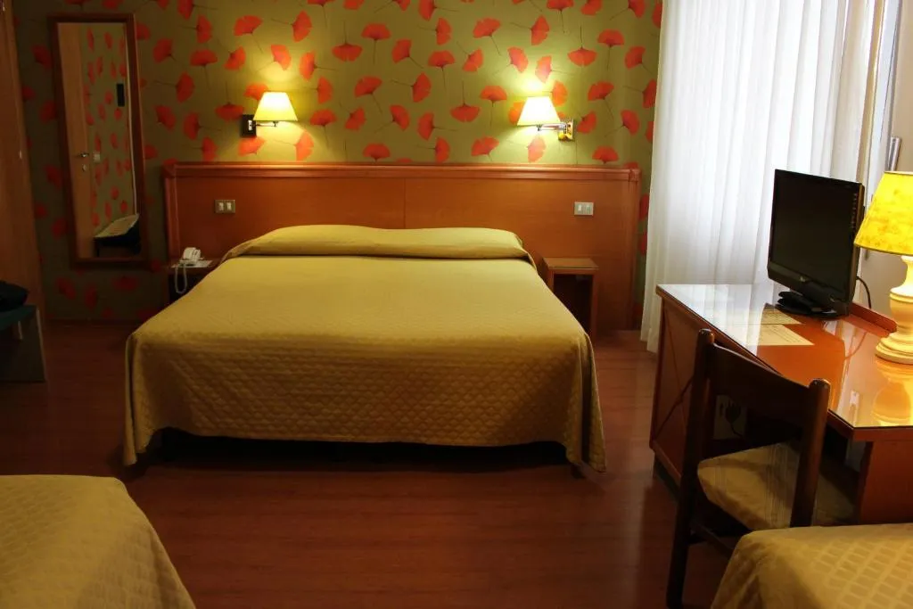 QUADRUPLE STANDARD Room, Eco Hotel Milano & Bioriso Restaurant, Milan