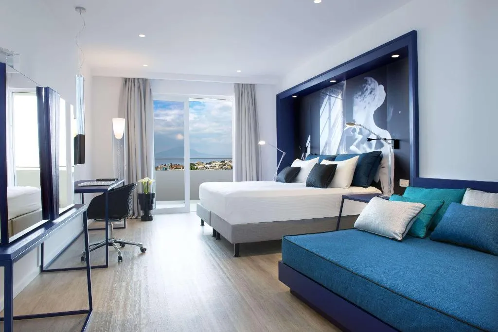 TRIPLE EXECUTIVE SEA VIEW Room, Hilton Sorrento Palace, Naples
