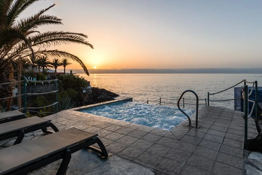Pool, Catalonia Punta del Rey, Tenerife