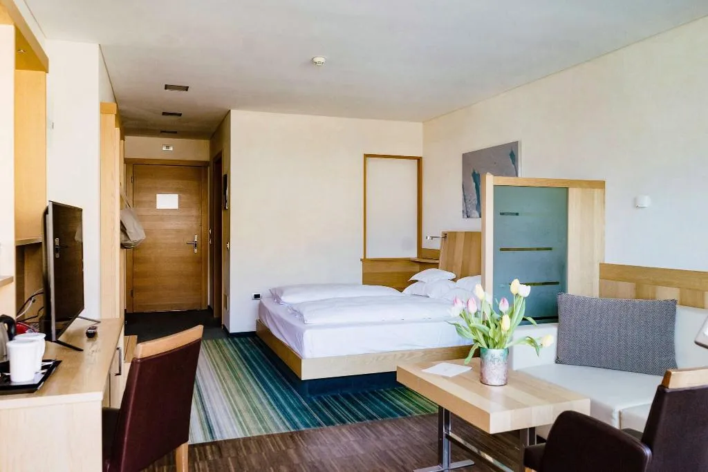 Room, Lac Salin Spa & Mountain Resort, Milan