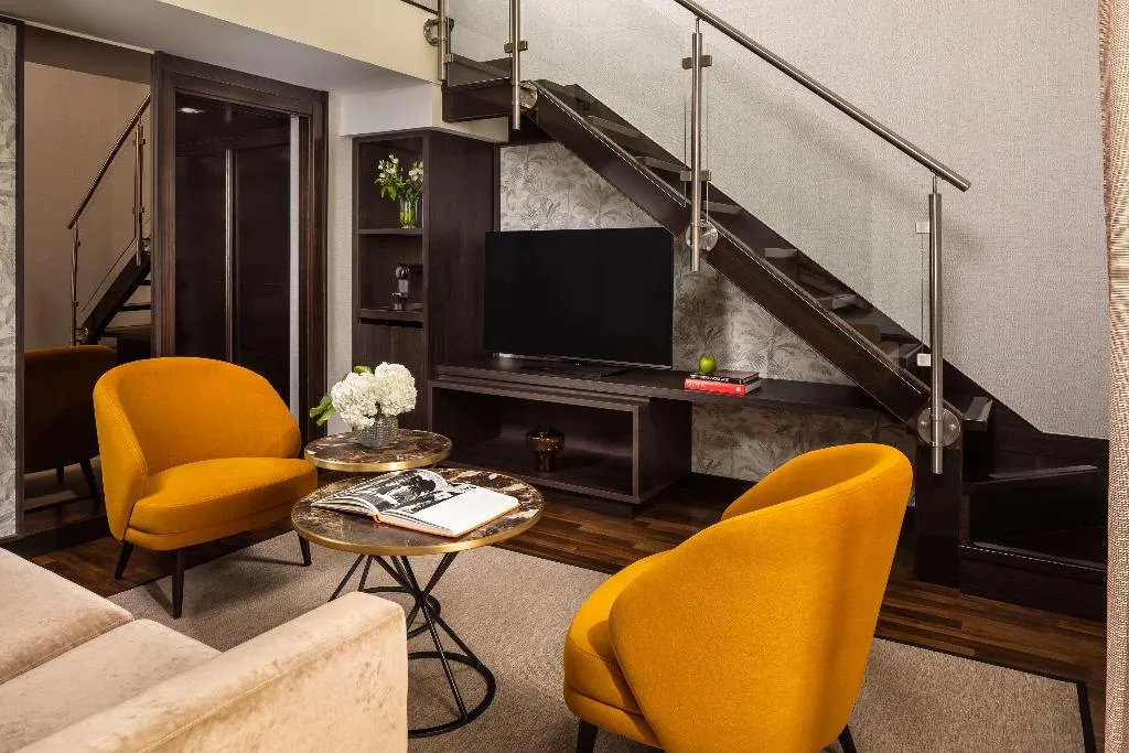 JUNIOR SUITE WITH VIEWS Room, NH Collection Madrid Palacio de Tepa, Madrid