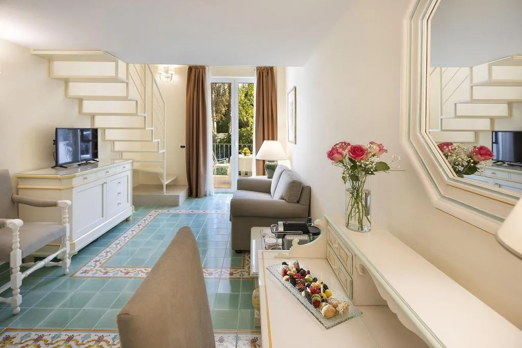 Room, Excelsior Belvedere Hotel & Spa, Naples