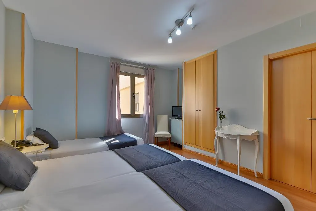 TRIPLE STANDARD Room, Santana Hotel Restaurante, Madrid