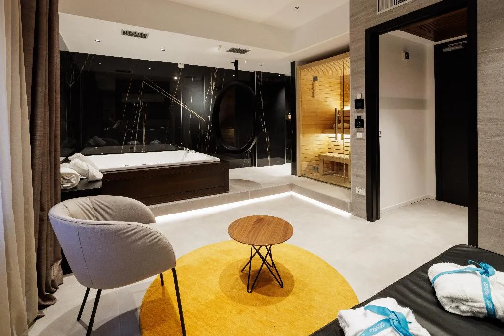 SUITE STANDARD Room, The Corner Duomo Hotel, Naples